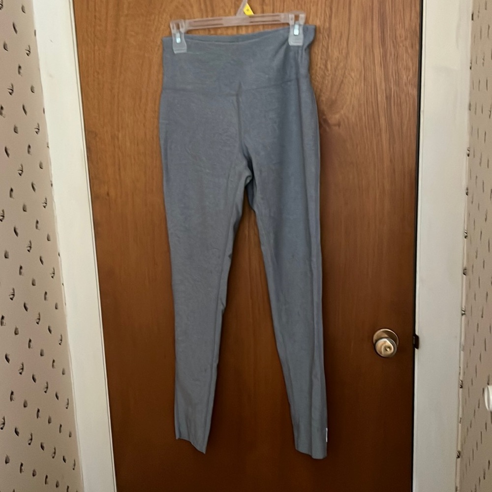Gray active wear leggings